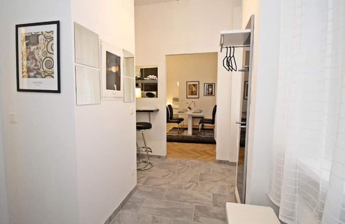 Schottenfeld Apartment | Cozy vacation apartment (63sqm) for 2 persons with kitchen