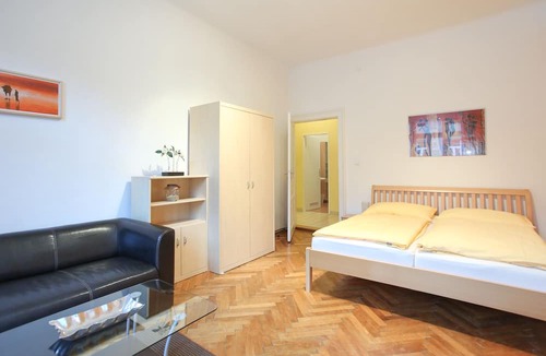 Ottakring Apartment | Colorful, bright apartment for 4 people in a quiet location