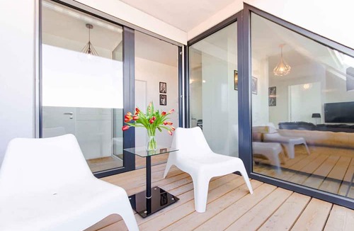 Weißgerber Apartment | ★Cozy & Elegant★ | Near Danube, ♛King Bed, Balcony