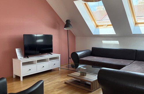 Favoriten Apartment | Roof terrace apartment near Reumannplatz (subway)