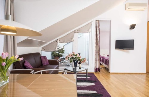 Hernals Apartment | Apartment 1 top floor apartment with terrace