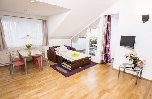 Hernals Apartment | Apartment 1 top floor apartment with terrace