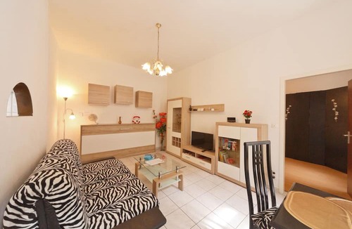 Funfhaus Apartment | Apartment No. 12 in Vienna near Schönbrunn/Westbahnhof | Keyless Check-In