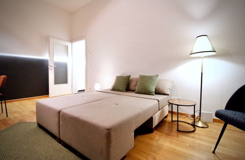 Josefstadt Apartment | Stylish Home in Vienna’s Central 9th District