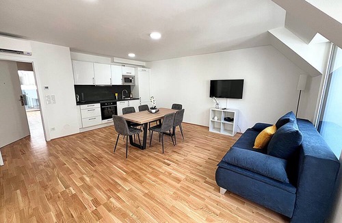 Funfhaus Apartment | Apartments next to Public Transport GG13