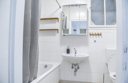 Wahring Apartment | Joyful 2BR Apt. @ AKH Hospital - Ideal f. Patients