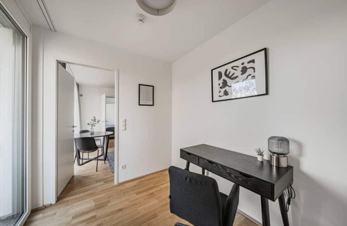 Erdberg Apartment | Arbio I Home office Apart in Simmering