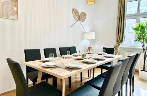 Ottakring Apartment | Spacious 5-Room Apartment with Free Parking