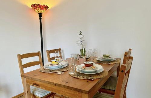 Schwechat Apartment | Happy Apartment near Airport with Free Parking