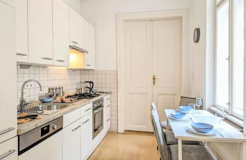 Funfhaus Apartment | Cozy apartment 10 min Center and Schönbrunn