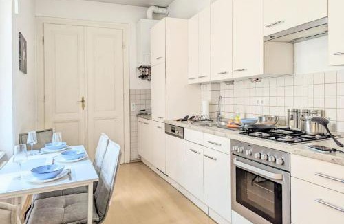 Funfhaus Apartment | Cozy apartment 10 min Center and Schönbrunn