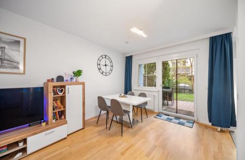 Schwechat Apartment | Cozy Apartment near Airport & City Center with Private Garden