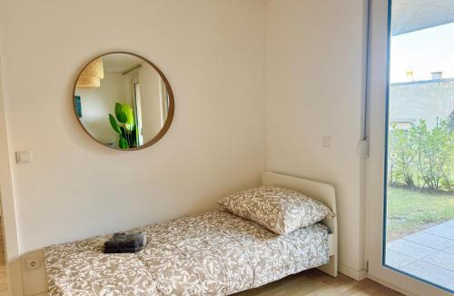 Wiener Neudorf Apartment | Modern Apartment with Garden & Terrace
