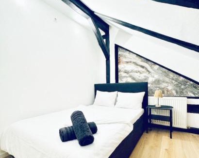 Liesing Apartment | Comfortable 5BR Apt for 13 Near Liesing Station