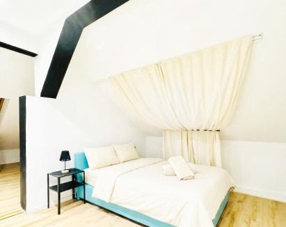 Liesing Apartment | Comfortable 5BR Apt for 13 Near Liesing Station