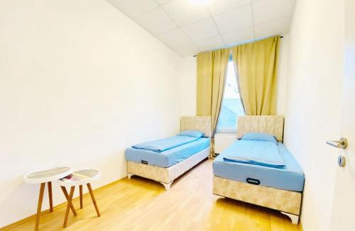 Liesing Apartment | Affordable 5BR Apt, for 11 Guests near Schönbrunn