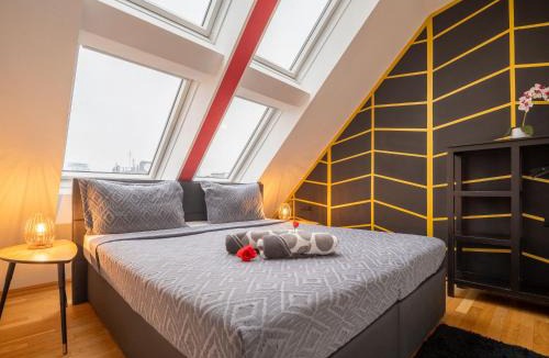 Margareten Apartment | Terrace Apartment for 4 near Naschmarkt & U4 Metro
