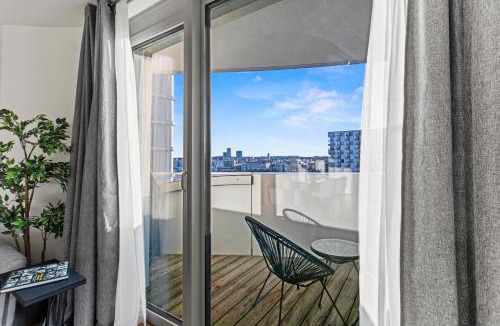 Wieden Apartment | Balcony - Right at Hauptbahnhof and Belvedere