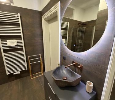 Altlerchenfeld Apartment | Central apartment in Viennese old building