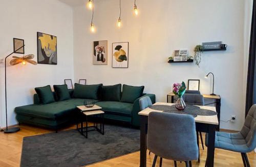 Ottakring Apartment | 2BR Stylish Modern City Apartment - 15 minutes to Viennas city center
