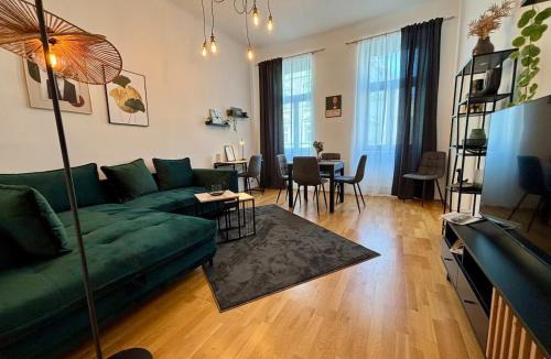 Ottakring Apartment | 2BR Stylish Modern City Apartment - 15 minutes to Viennas city center