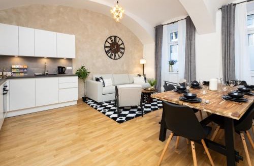 Leopoldstadt Apartment | High-End 3 Bedroom Apartment l Free Parking l AC in Every Room l Sleeps 11
