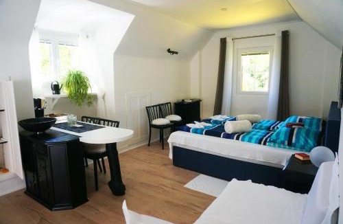Bromberg House | Ferienhaus BLACK & WHITE