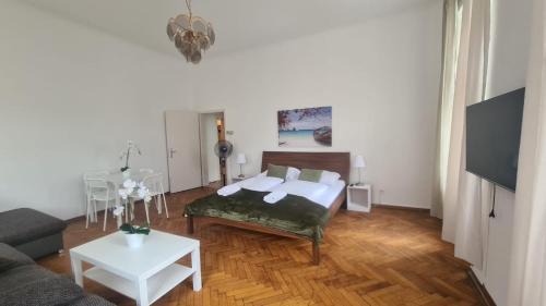 Landstrasse Apartment | Stylish Multi Apt Perfect for Group Stays