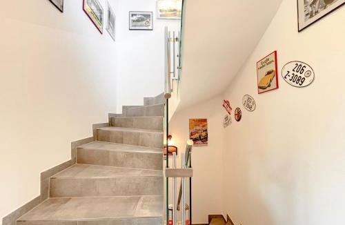 Favoriten House | Hideout Villas, 3 Bedrooms, free parking, garden area, terrace