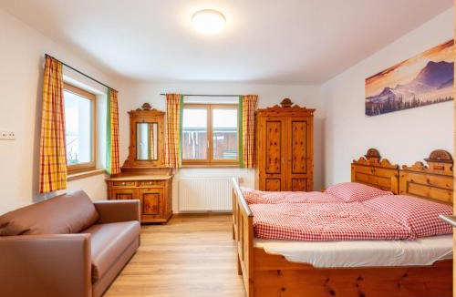 Bramberg am Wildkogel House | Farmhouse in Bramberg with Sauna & Ski Access