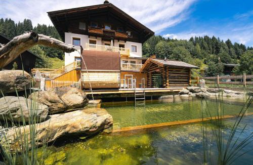 Bramberg am Wildkogel House | Farmhouse in Bramberg with Sauna & Ski Access