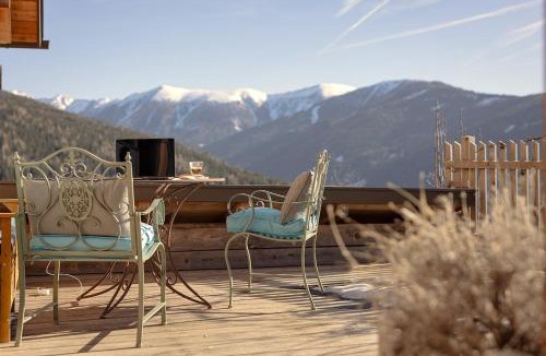 Krems in Kaernten Ski Chalet | Privates Chalet mit Garten Hot Tub Kamin Bergblick