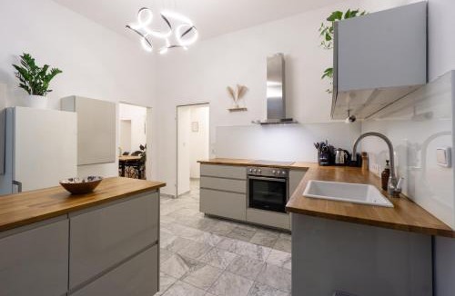 Altlerchenfeld Apartment | Central apartment in Viennese old building