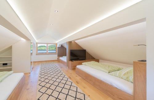 Obertrum am See House | Exklusives Seehaus LAKEHOUSE in Bestlage mit privaten Sandstrand inklusive Boot, Kajak, SUP