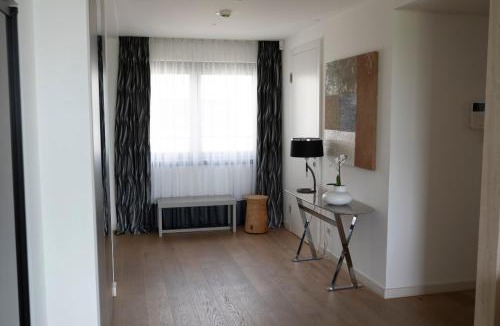Rudolfsheim-Funfhaus Apartment | Regal Retreat: Luxurious Apartment with Schönbrunn Palace Panorama