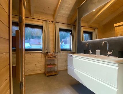 Hermagor-Pressegger See Apartment | Entspannen im Holzchalet mit Panoramablick, Ruhe und Infrarotsauna