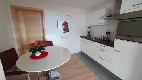Hoerbranz Apartment | F E R I E N W O H N U N G "Am Halbenstein"