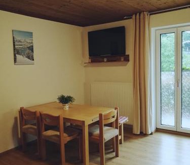 Thumersbach Apartment | Gemütliche Wohnung 10 Minuten vom See entfernt
