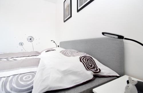Donaustadt Apartment | Modern Balcony Apartment with Pool close to Lake in "Donaustadt"