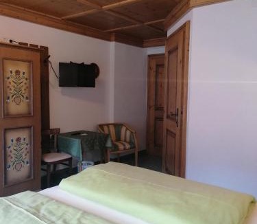 Wald im Pinzgau Bed & Breakfast | Gasthof Finkenhof