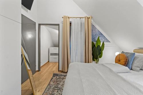 Art Apartment EJ