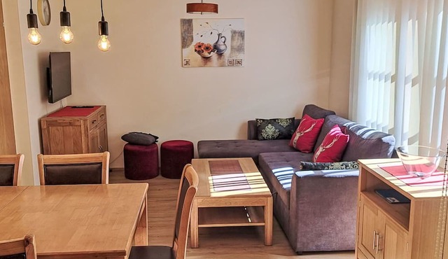 Cosy apartment for 4 guests with WIFI, pool, TV, terrace and parking