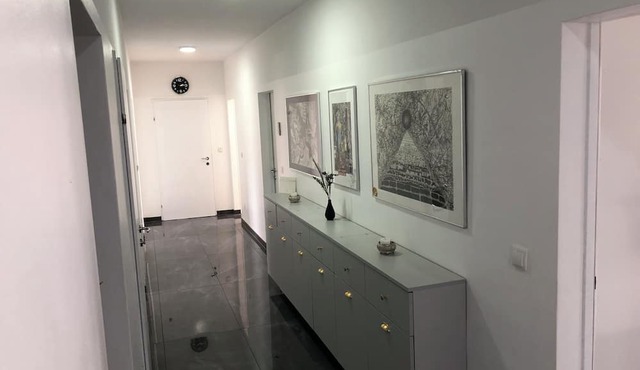 Beautiful 4-bed House in the Neahe Wien