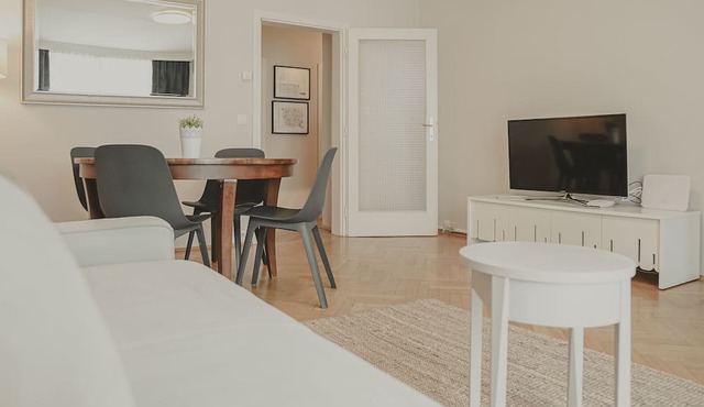 HeyMi Apartments Post