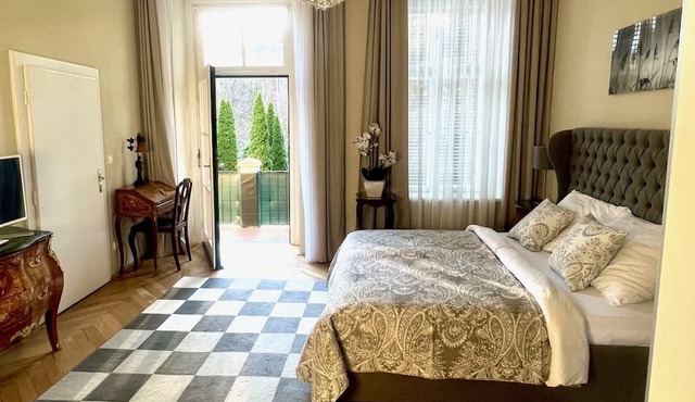 Holiday Apartment "Schickes Baden Bei Wien" with Shared Garden & Wi-Fi