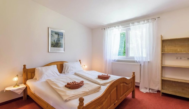 Apartment 'Fewo Im Gästehaus Maximilian' with Mountain View, Balcony and Wi-Fi