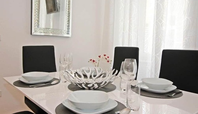 Modern apartment (63sqm) with bathtub and open kitchen