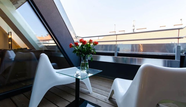 ★Seductive Retreat in the ♥ of the City + Balcony★