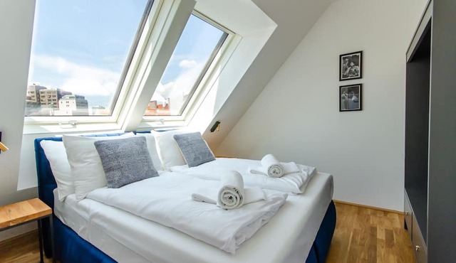 Elegant Penthouse in the ♥ of Vienna + Balcony