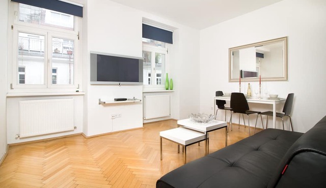 Newly renovated Apartment - 500 meters to Center - Air conditioned